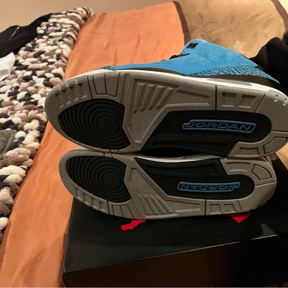 COPY - Air Jordan Retro Blue Sneakers - Picture 3 of 4